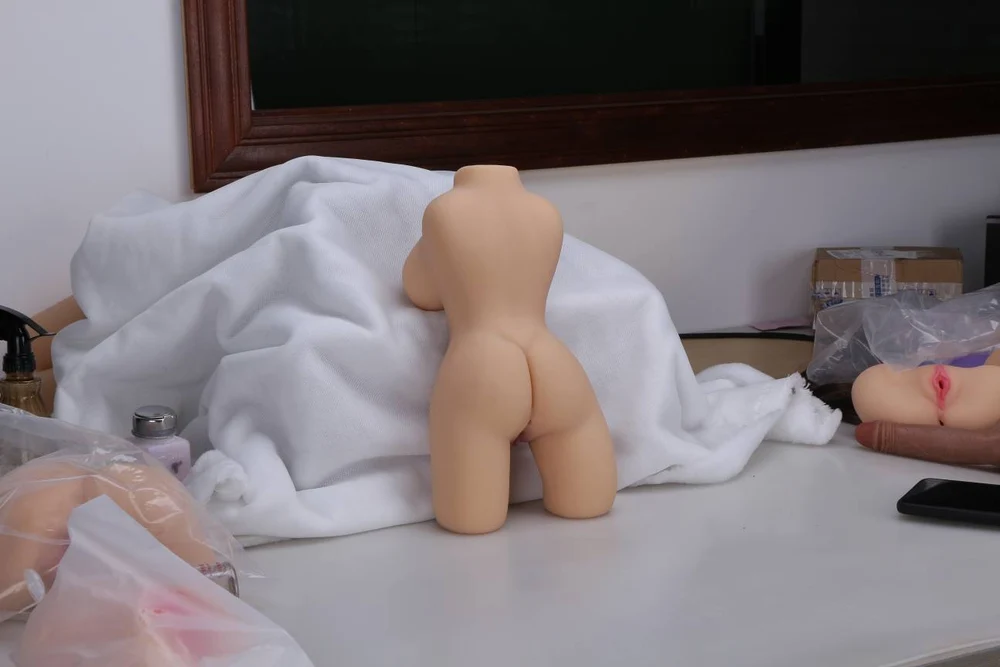 Medium-sized half-body doll - Image 7